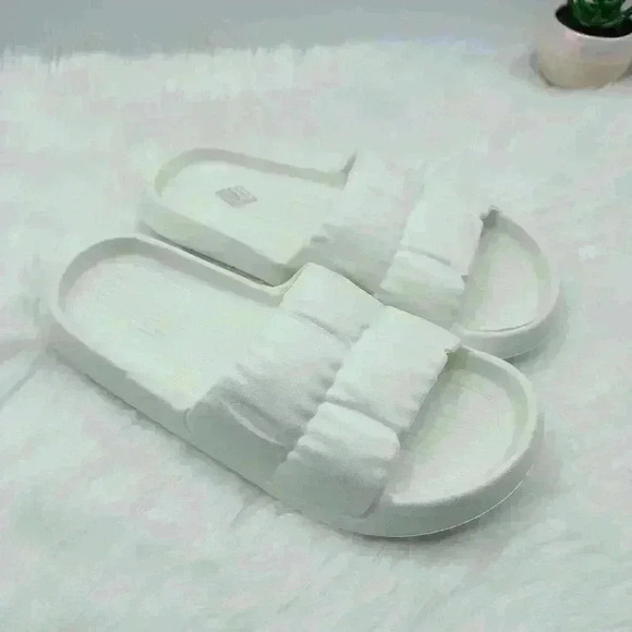 Women Single Band Beach or House Slides, EVA Slides White in size 8-8.5 - Picture 1 of 8
